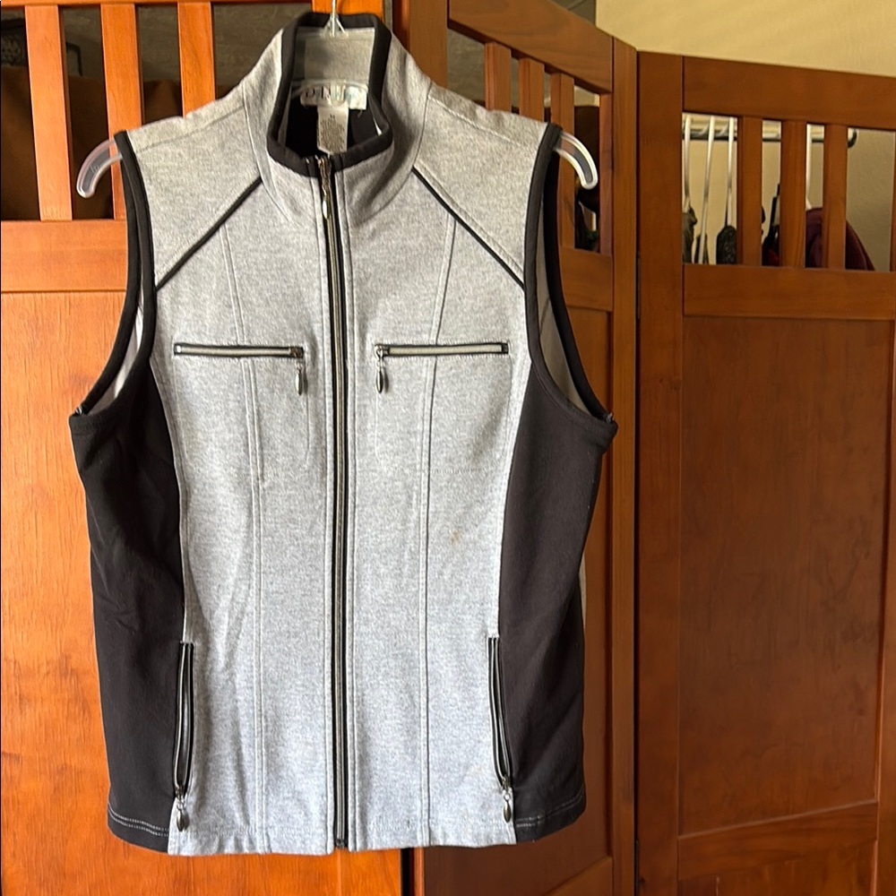 D&D Lifestyle Gray and Black Performance Vest with Standing Collar